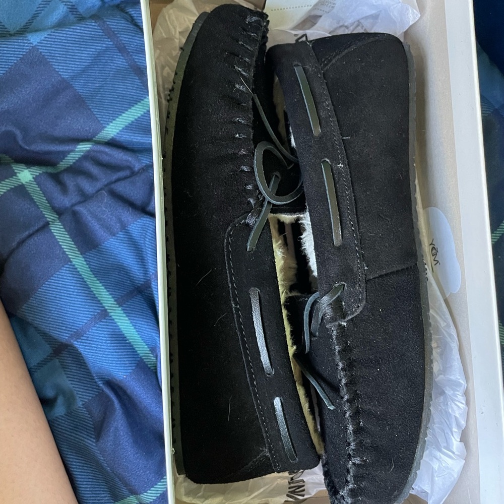 Black Minnetonka Slippers (Size 6)